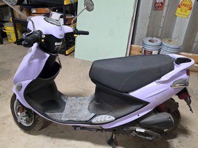 Genuine Scooter Co. Buddy 125cc Motor Scooter - Lavender