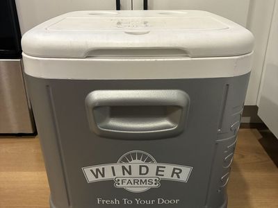 Igloo Ice Cube Rolling Cooler Gray White Winder Farms Branded