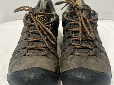 Keen men’s size 8.5 or EU 41 Brown Leather and mesh lightly used hiking shoes