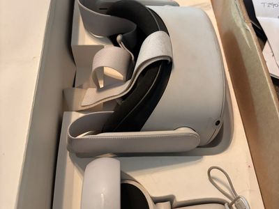 Oculus quest 2 vr headset in beat up box