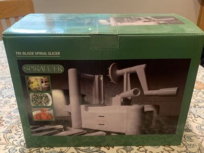 Tri-Blade Spiral Slicer Spiralizer - Create Vegetable Noodles & Ribbons with Ease