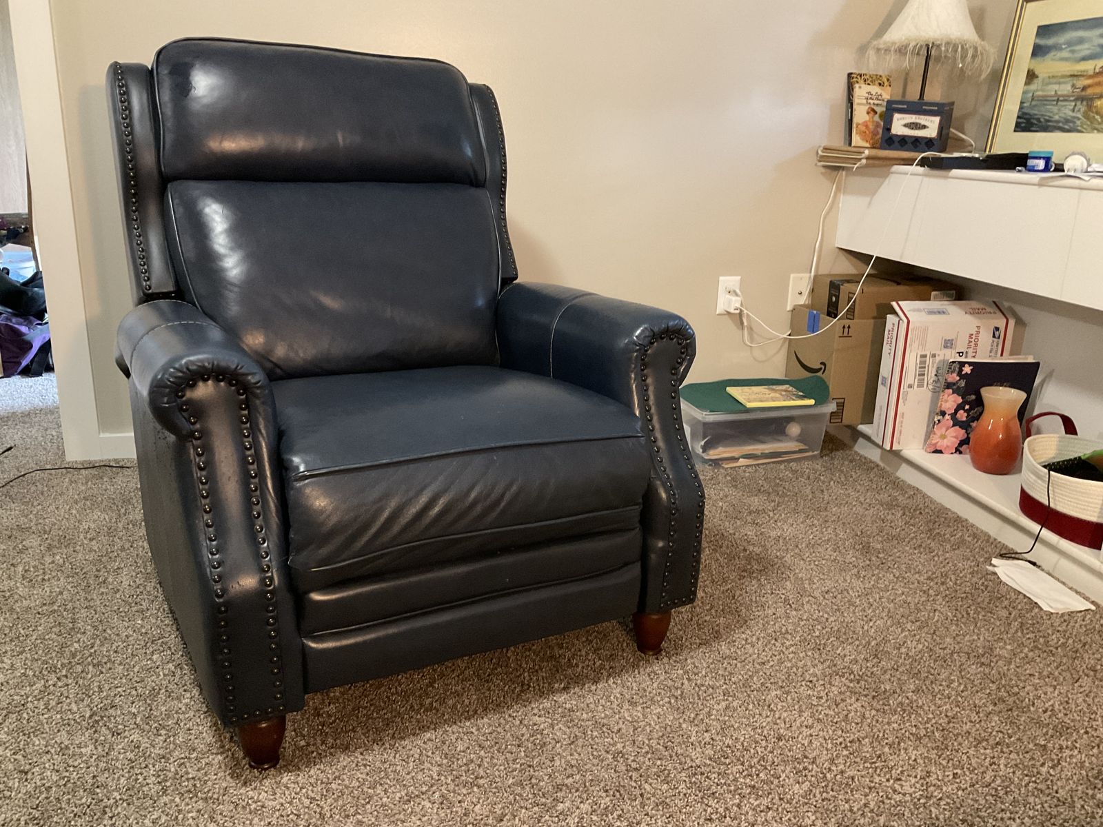 Very comfortable, good looking chair and recliner in Brigham city