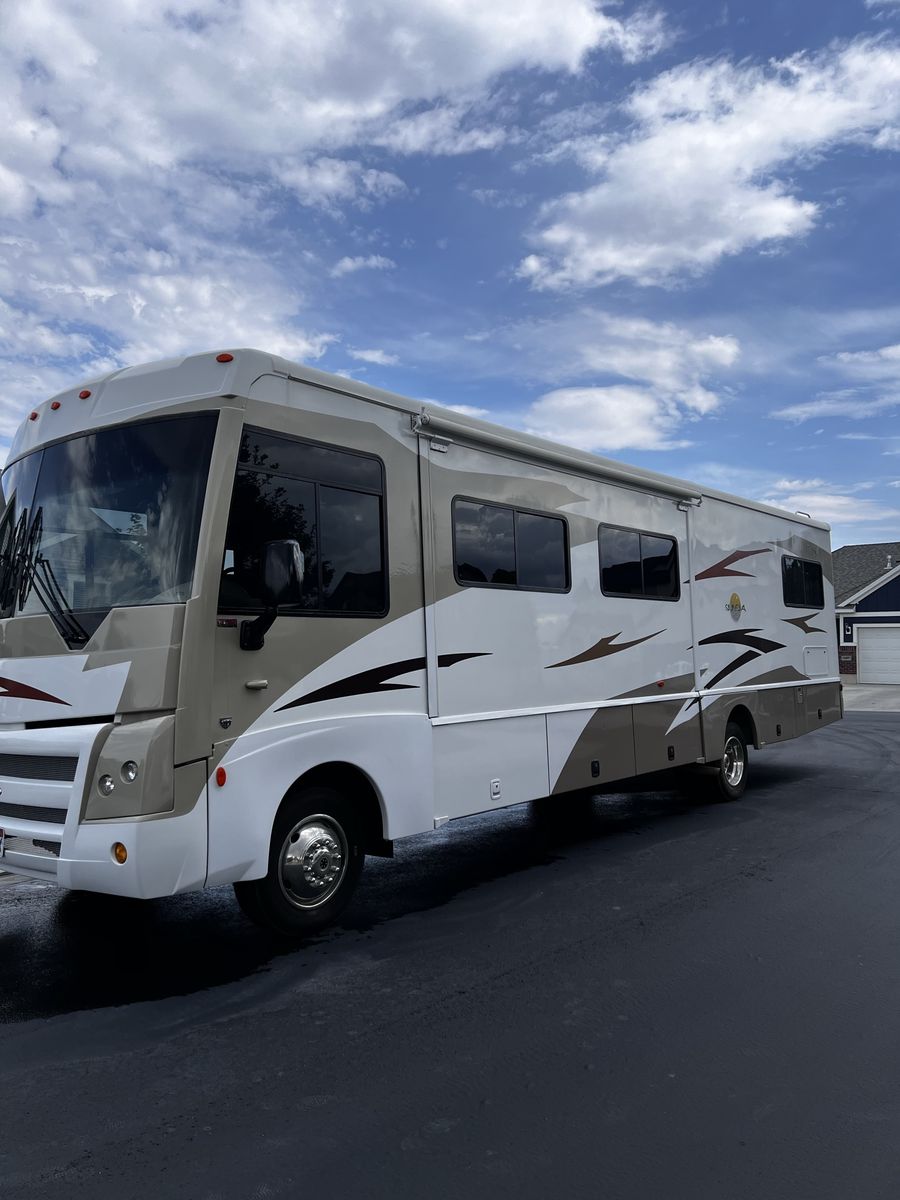 2008 Itasca Sunova 35J Bunk Model