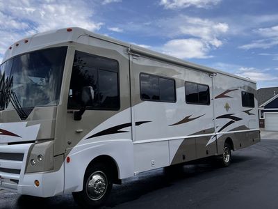 2008 Itasca Sunova 35J Bunk Model
