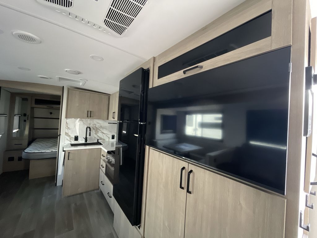 Main image 32