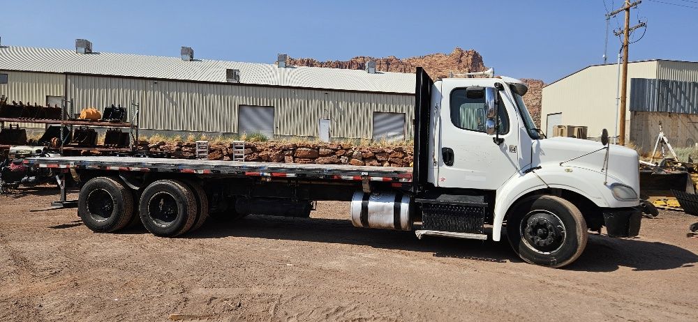 2013 Freightliner M2 112 Flatbed Truck