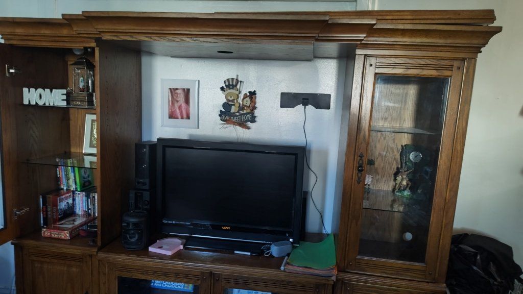 Entertainment center