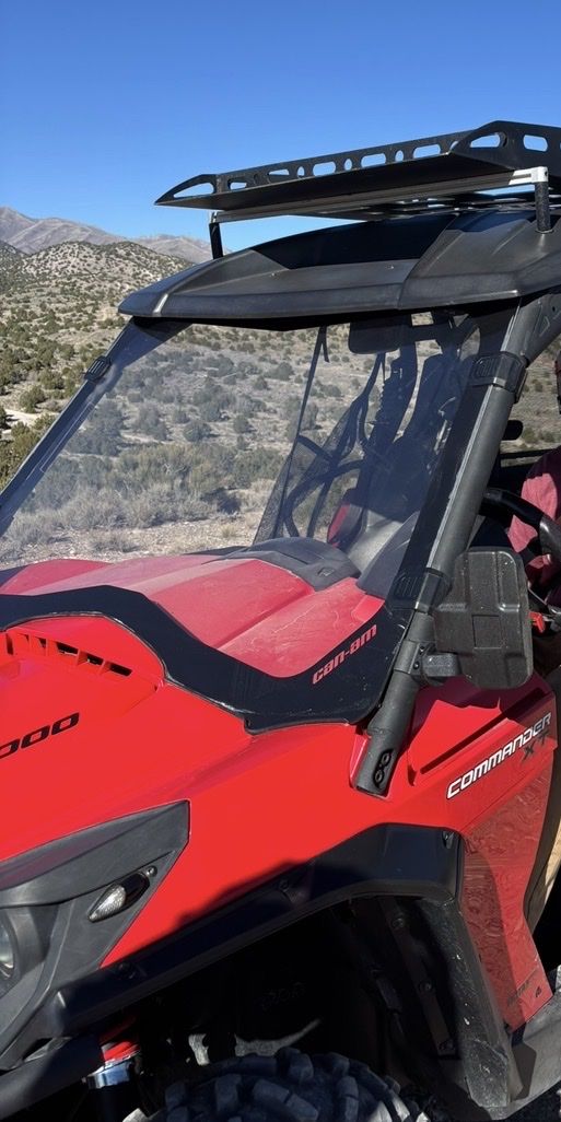 Can-Am Commander windshield