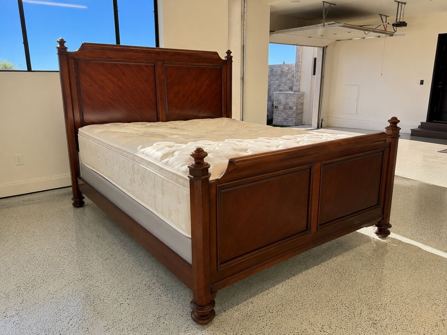 King bed with 2 matching nightstands!