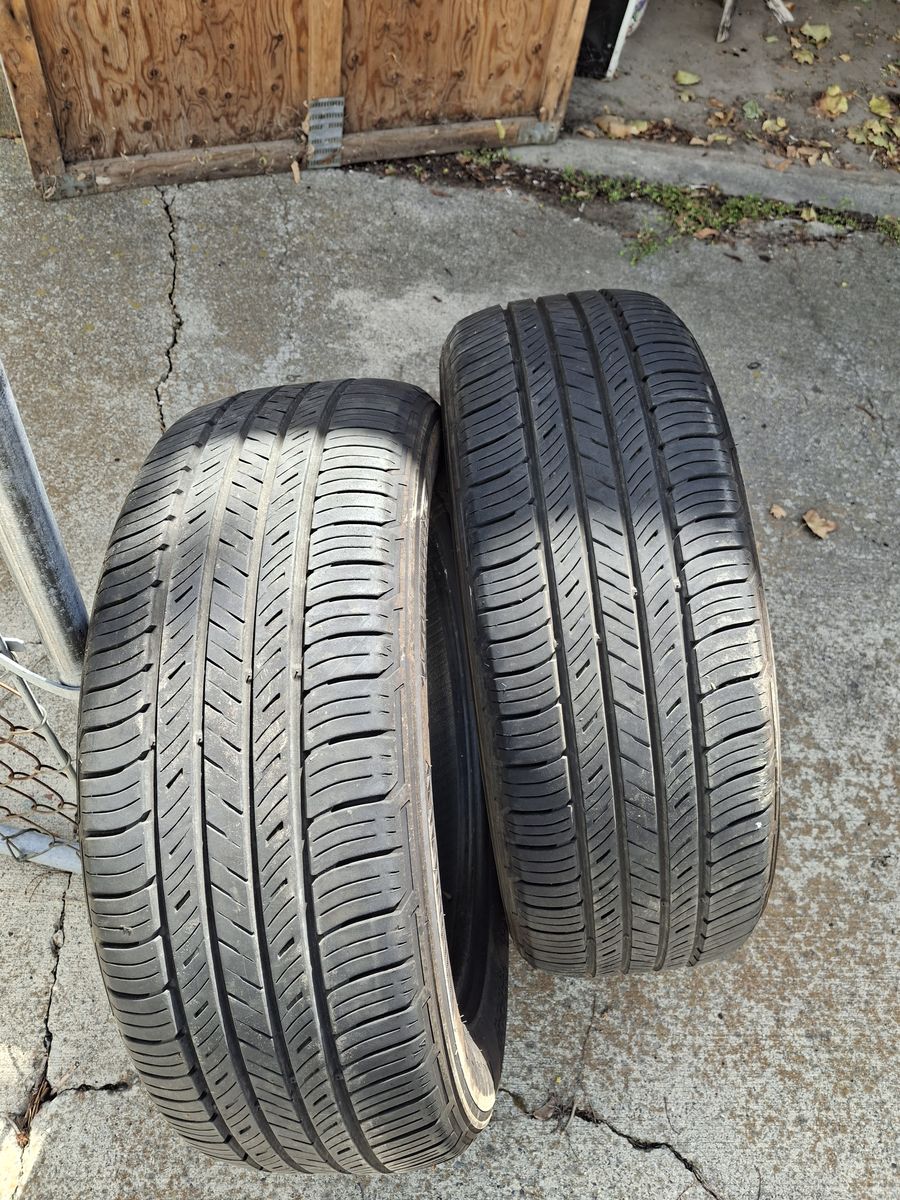 225/60 r17 - 2 Kumho tires $100
