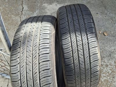 225/60 r17 - 2 Kumho tires $100