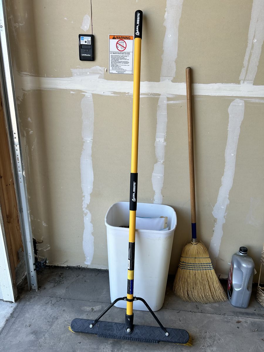 Outdoor broom
