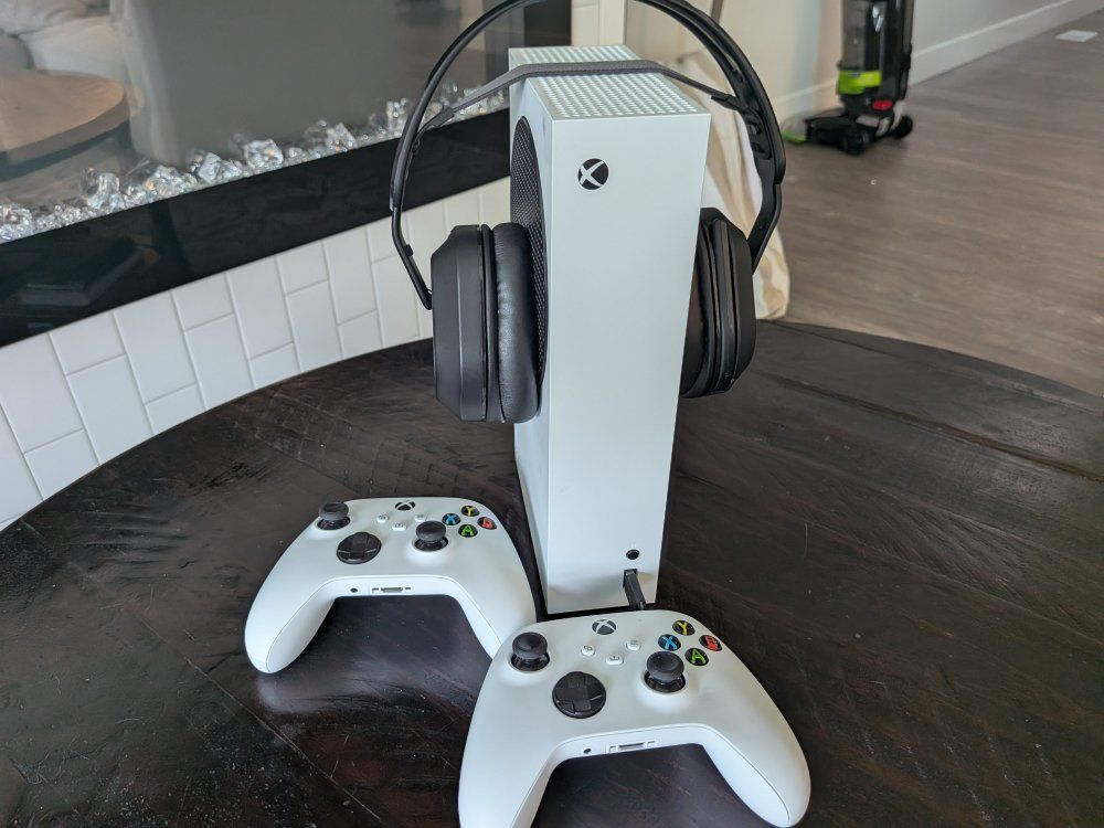 Xbox Series S 2TB Console Bundle with 2 Controllers & Turtle Beach Headset - Excellent Condition