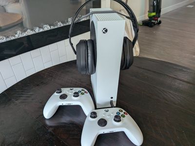Xbox Series S 2TB Console Bundle with 2 Controllers & Turtle Beach Headset - Excellent Condition