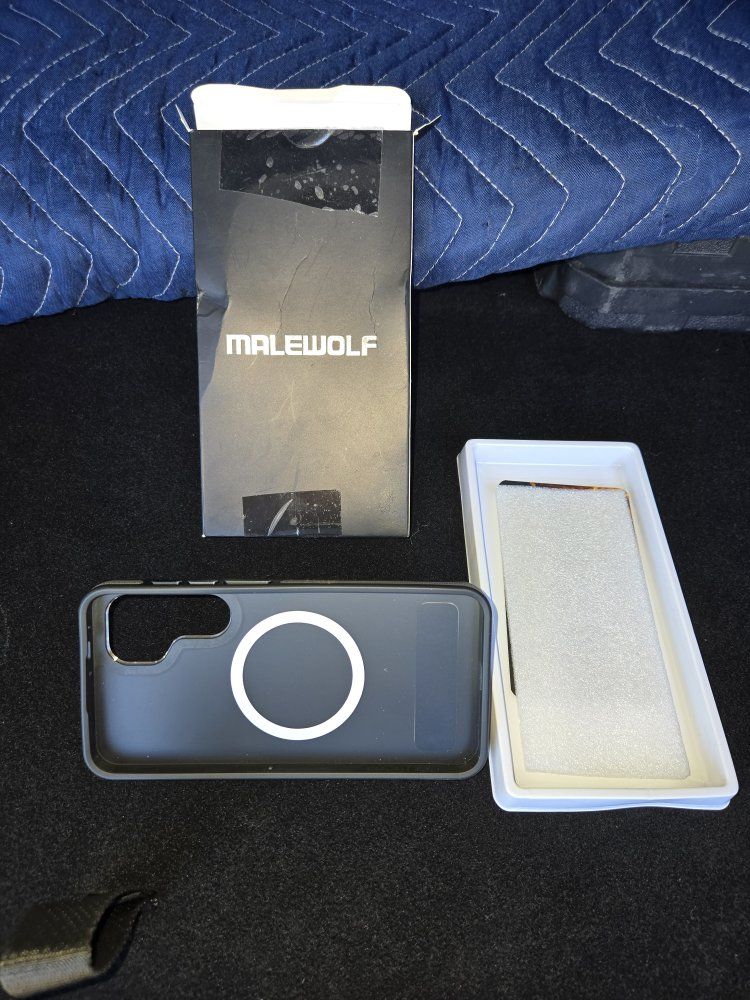 MALEWOLF Magnetic Phone Case with Kickstand - Black