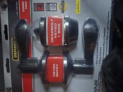 combo pack locking doorknob and deadbolt set