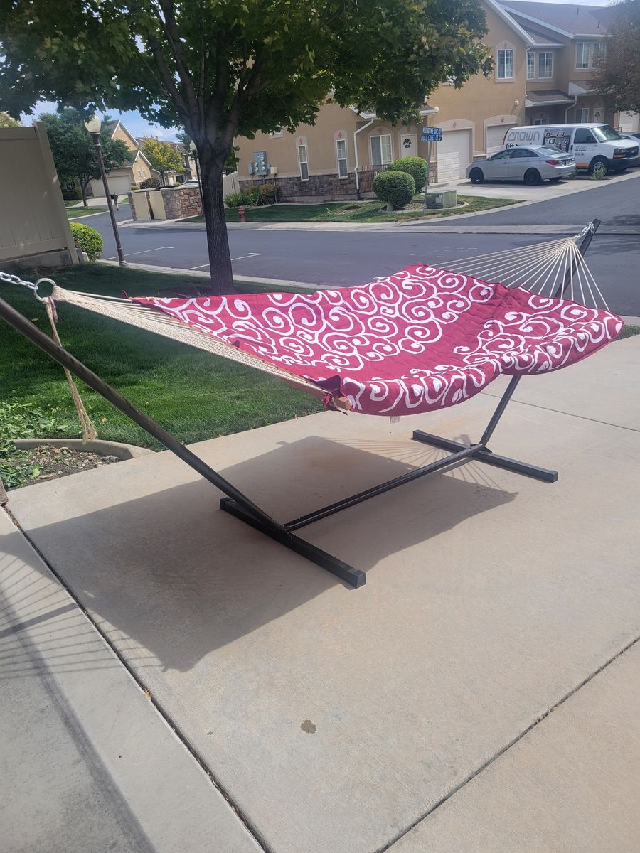 Hammock with Metal Stand and Pad