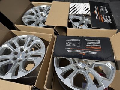 2023 Chevrolet 1500 Z71 20” Wheels