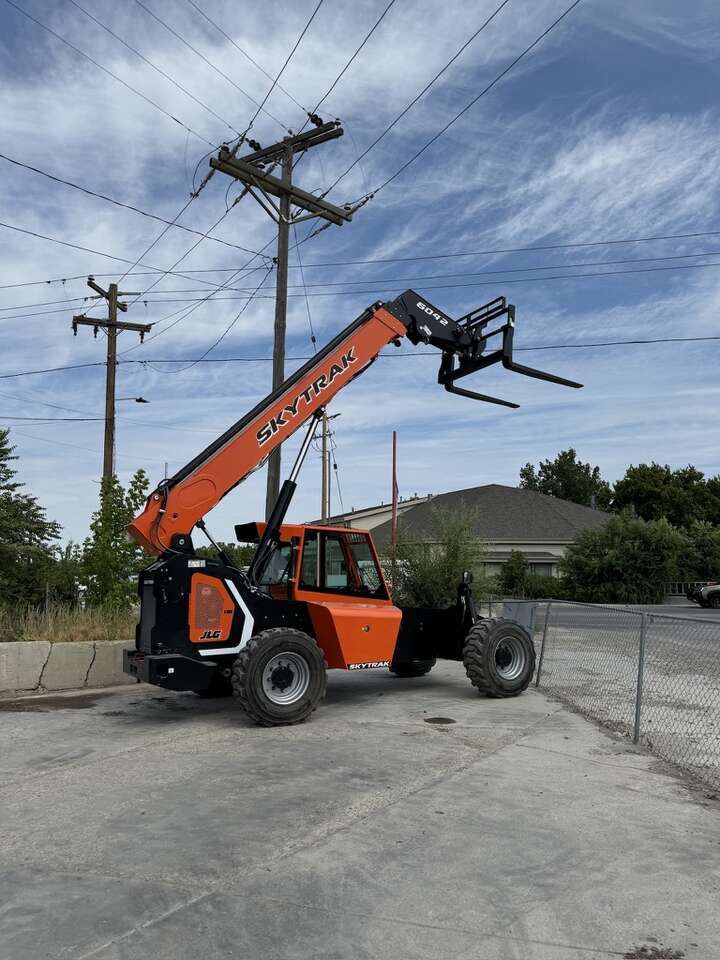 Telehandler Rental - SkyTrak 6042 Reach Forklift - 6k Capacity and 42 foot reach