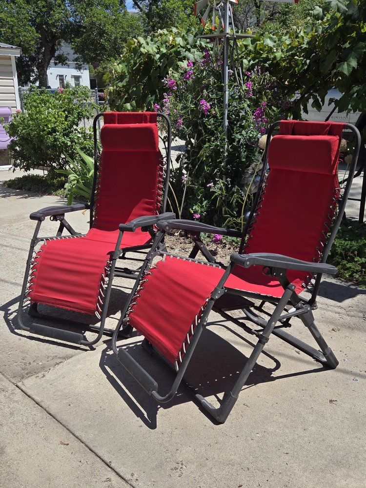 Set of 2 Chairs with Headrest - Relaxing Outdoor Recliner