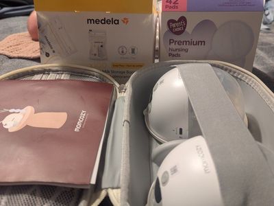 Momcozy Wearable Breast Pump Bundle with Medela Bags and Nursing Pads