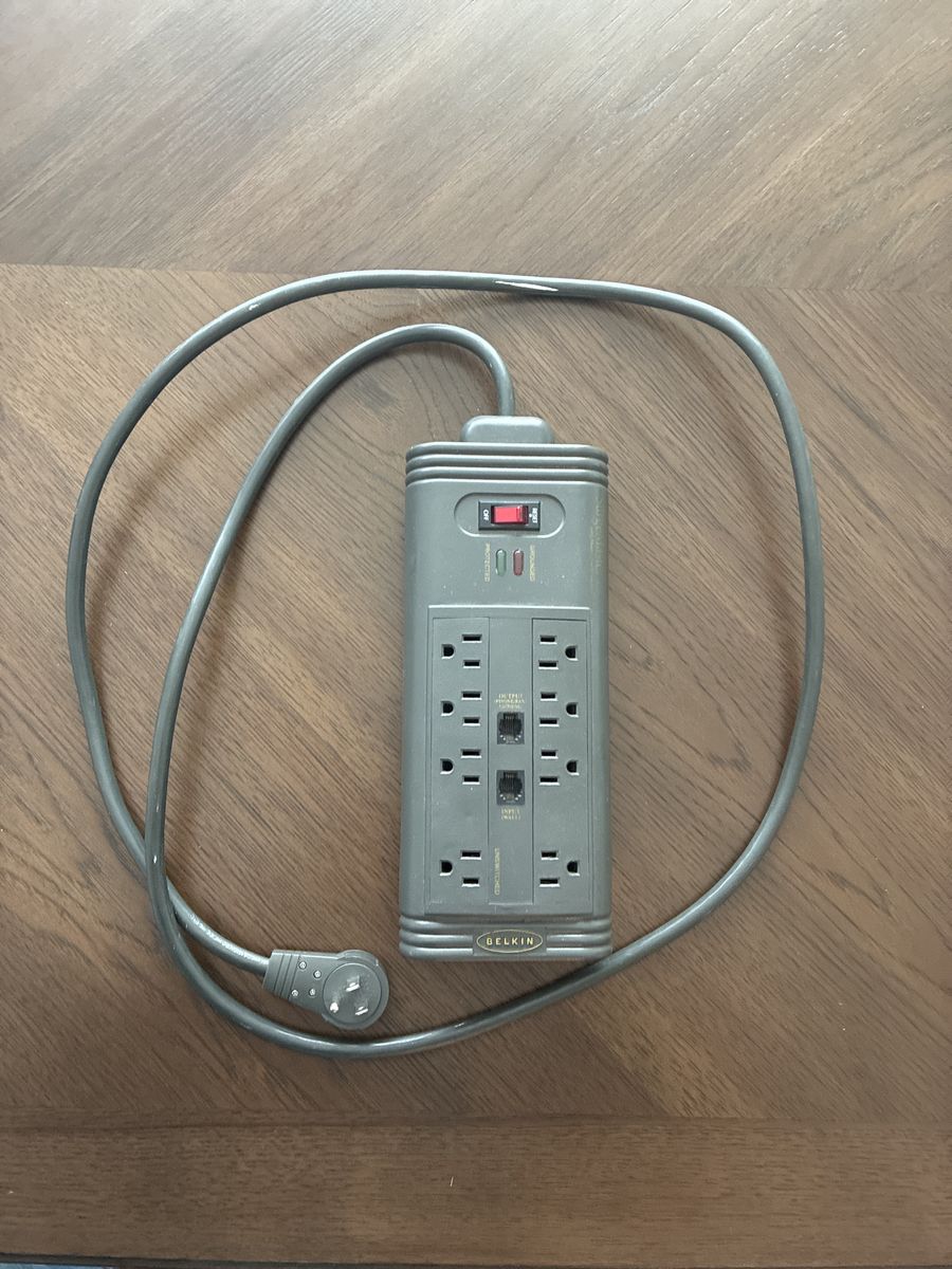 Belkin 8-Outlet Surge Protector Power Strip - Gray