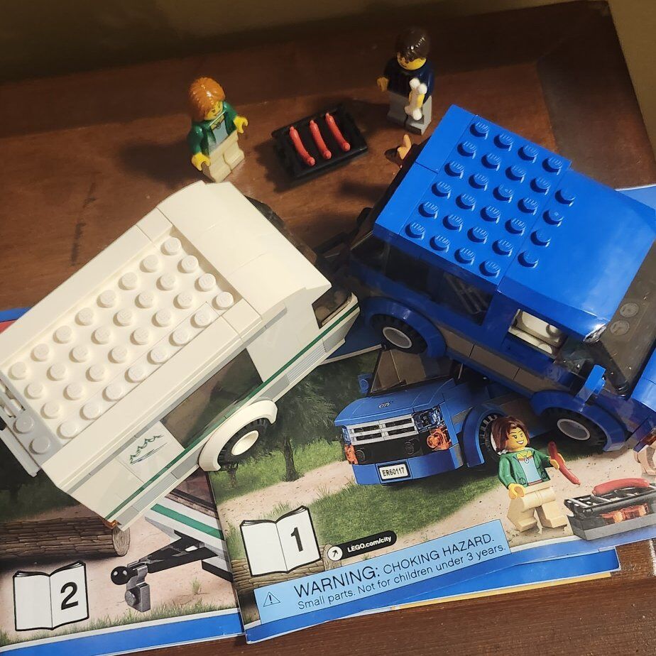 Retired Complete Lego City 60117 Van & Caravan