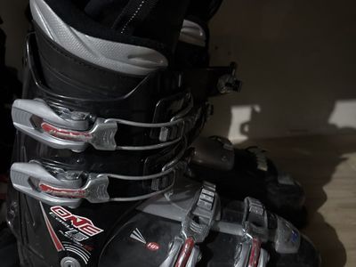 Nordica 25.5 or us size 7.5 downhill ski boots