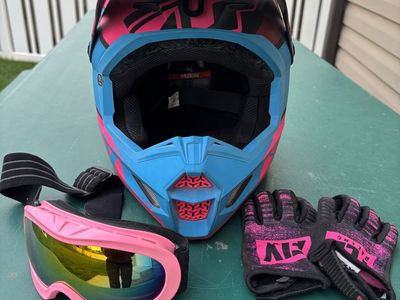 FLY RACING ELITE GUILD HELMET (Kids large)