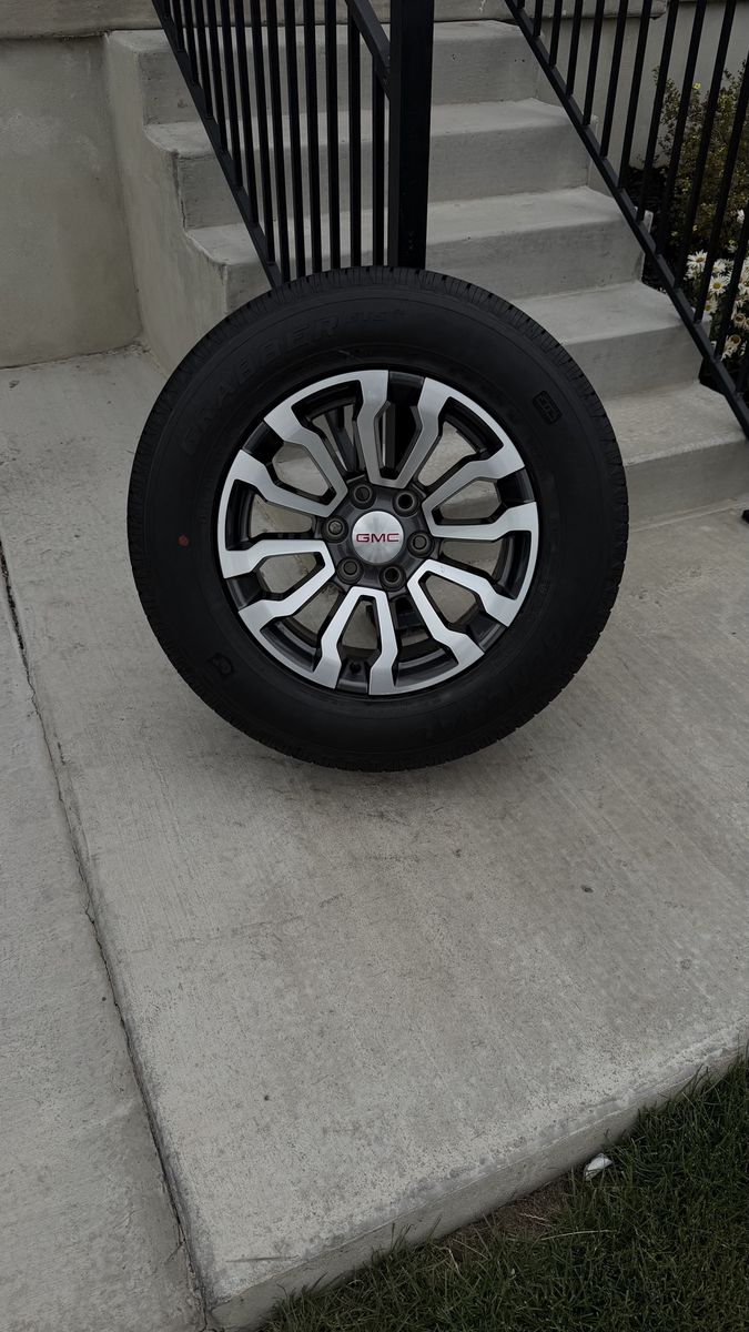 GMC Sierra 1500 Yukon Rims and tires 265/65R18 General