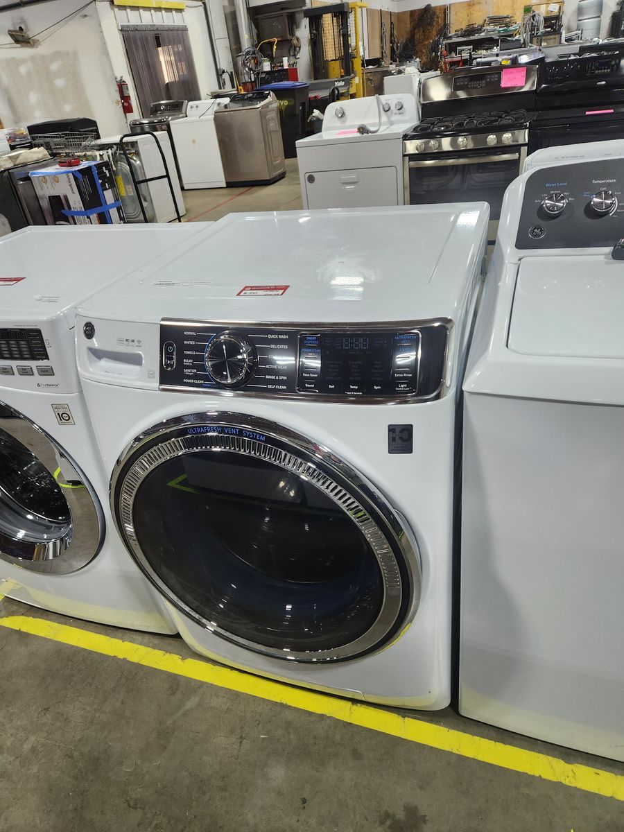 BEAUTIFUL GE ULTRA FRESH VENT SYSTEM FRONTLOAD WASHER! W-WARRANTY