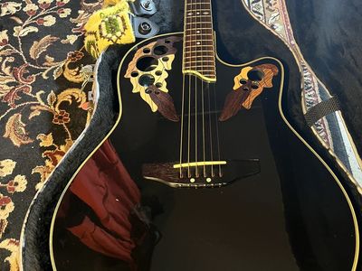 Ovation celebrity deluxe acoustic/electric