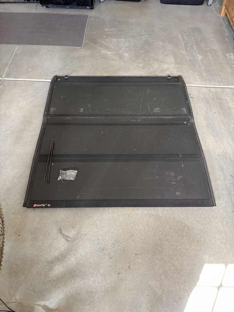 MX4 Bakflip Tonneau Cover