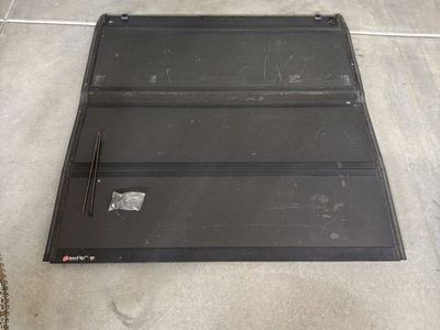 MX4 Bakflip Tonneau Cover