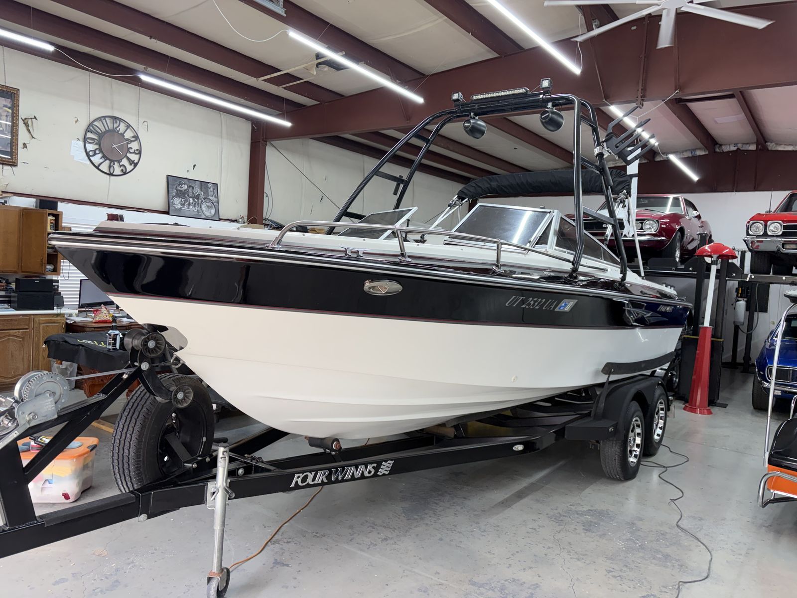 Vintage 1989 Four Winds 210 Boat