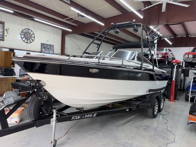 Vintage 1989 Four Winds 210 Boat