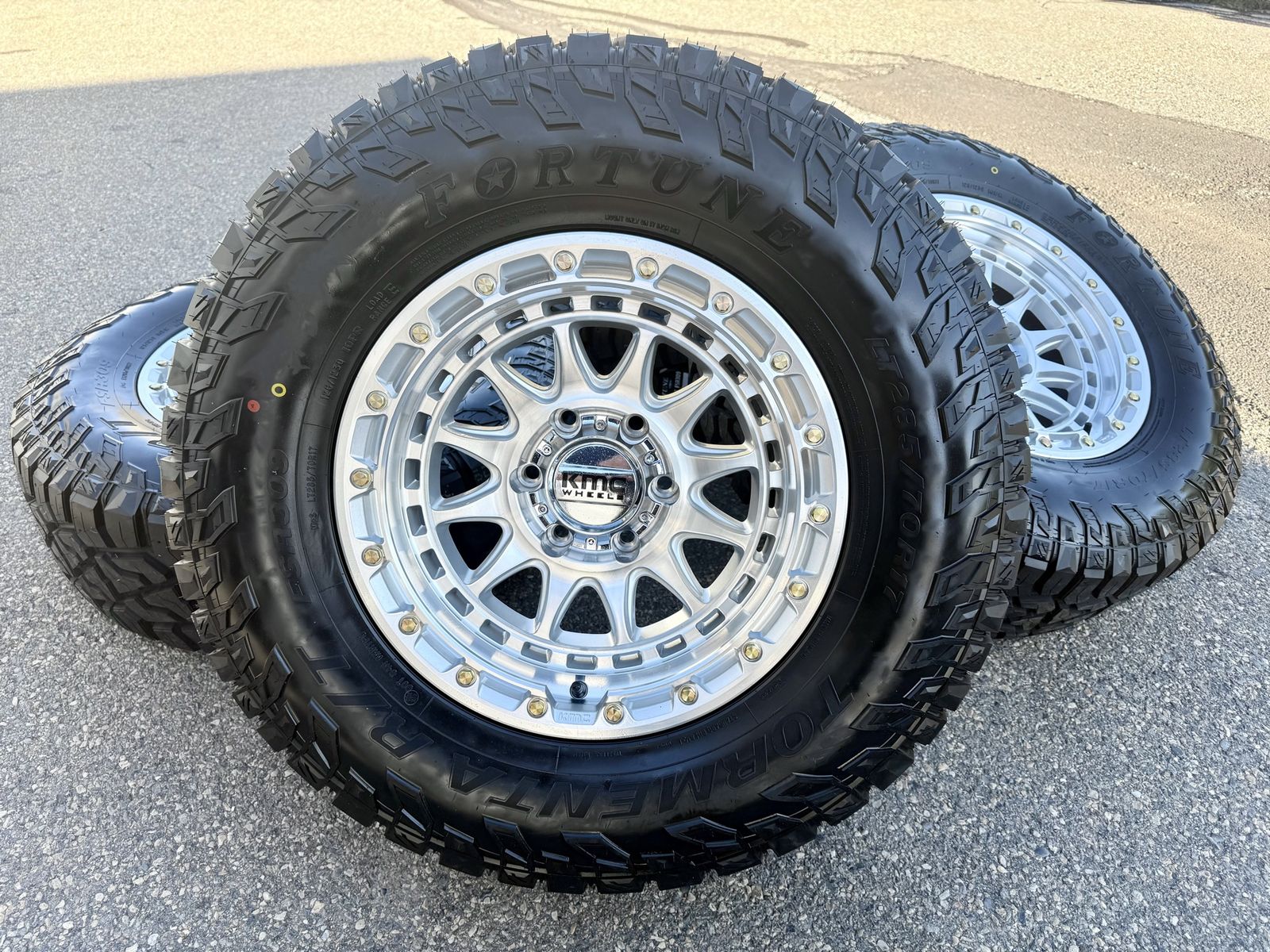 17” KMC 556 6 Lug 6x5.5 | 6x139.7 33” Fortune R/T 285/70R17 Chevy GMC Toyota Tacoma