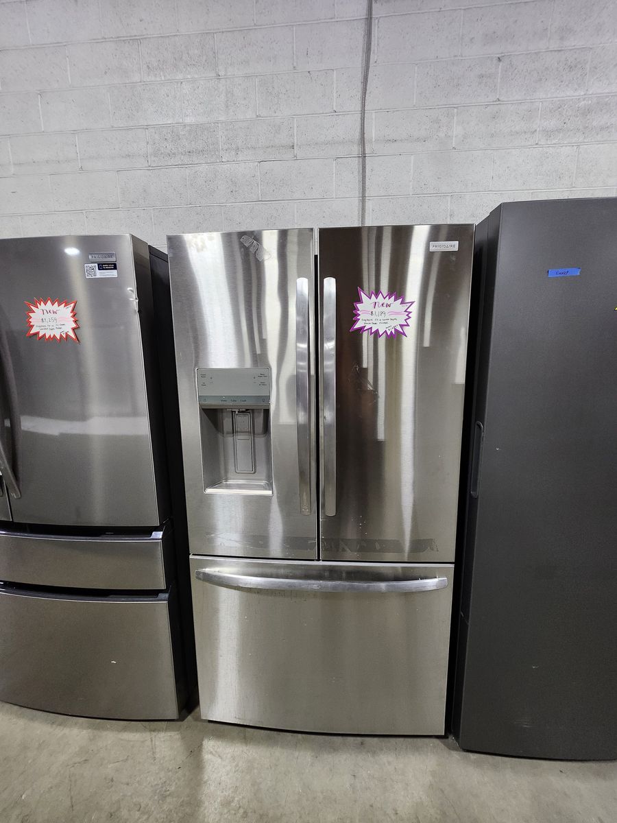 FRIGIDAIRE 23 CF COUNTER DEPTH STAINLESS STEEL FRENCHDOOR FRIDGE! BRAND NEW