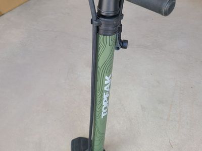 Floor Pump- Topeak JoeBlow Mountain II - Like New