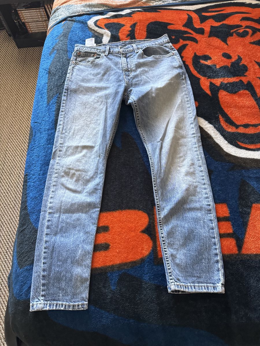 Levi's Men's Light Wash Denim Jeans - 100% Cotton, Classic Fit