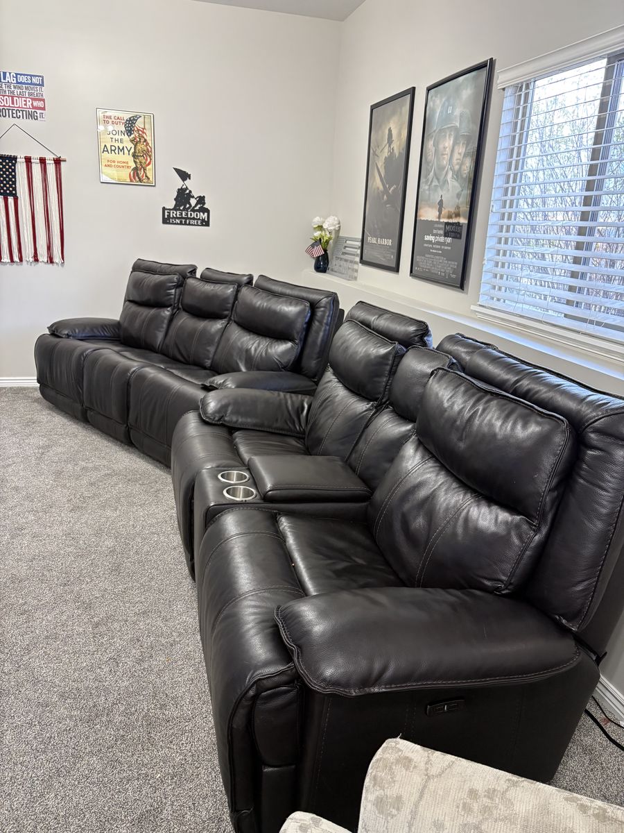 Beautiful Reclining Sofa and Loveseat