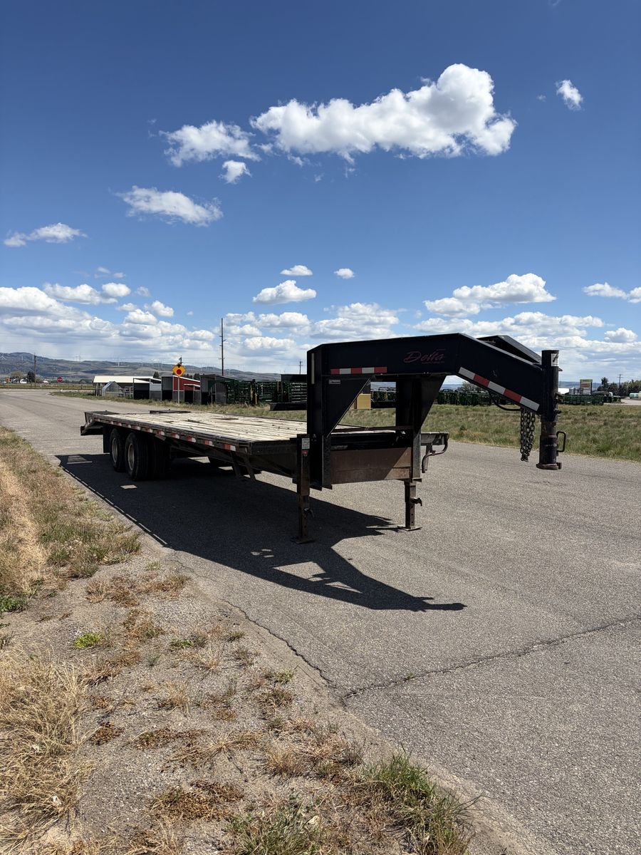 Gooseneck Flatbed Trailer