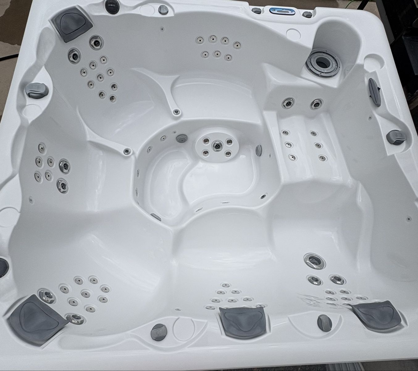 Aquaterra Spa - Hot Tub