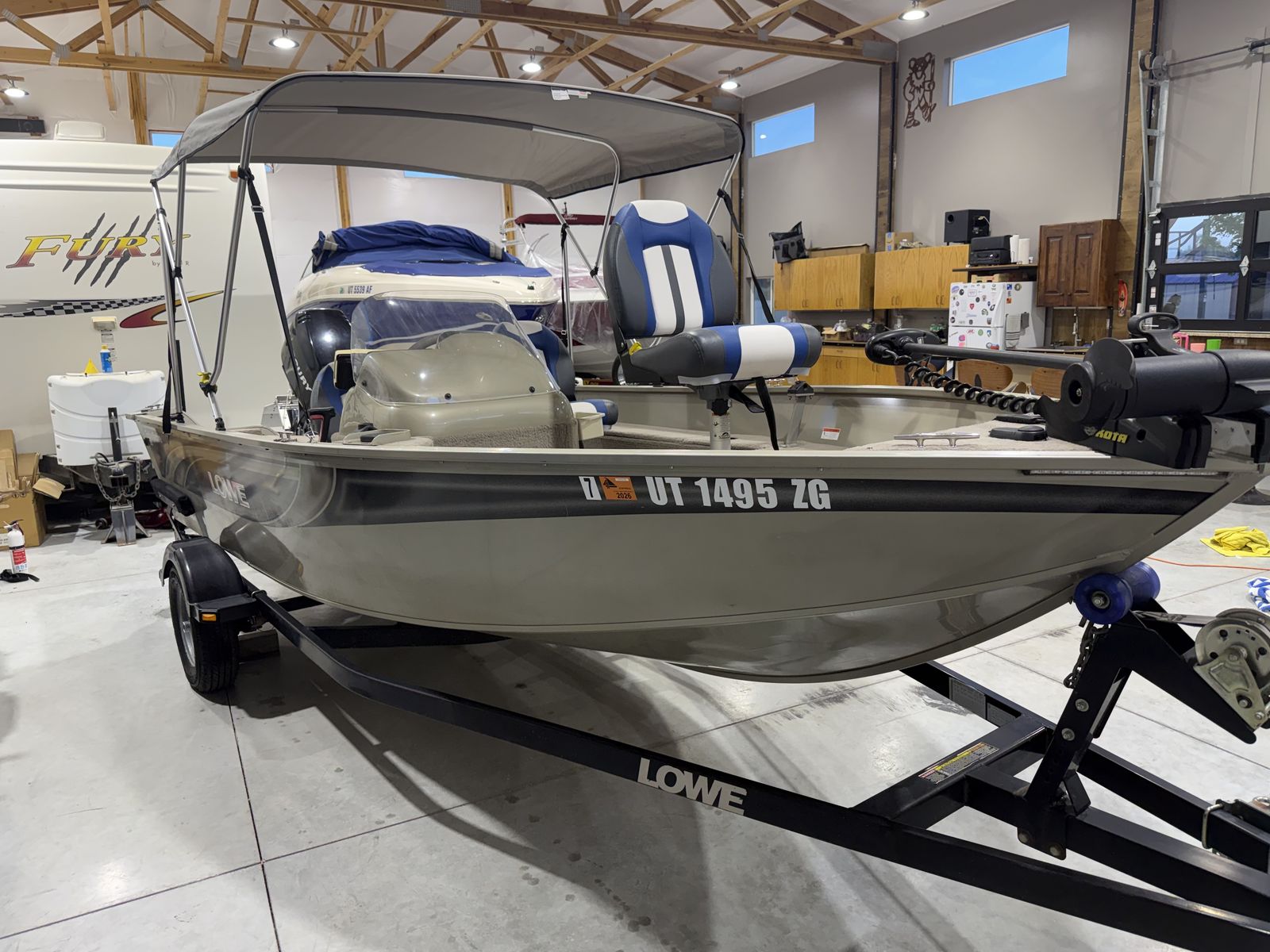 2006 Lowe 16' Fishing Boat