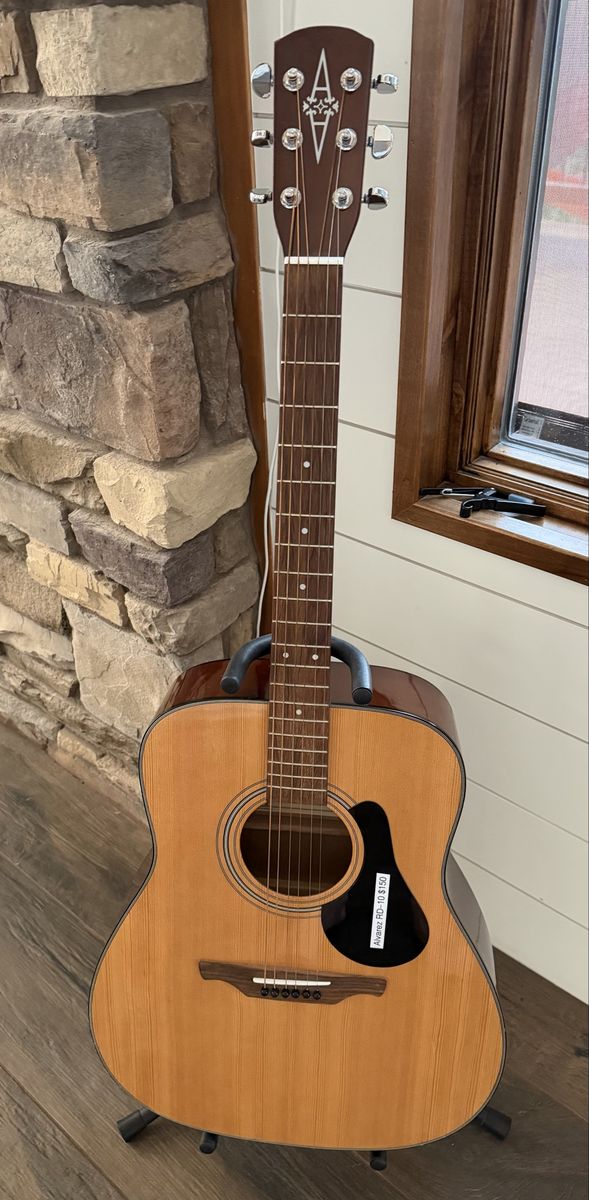 Alvarez RD-10 Regent Series Dreadnought Acoustic Guitar