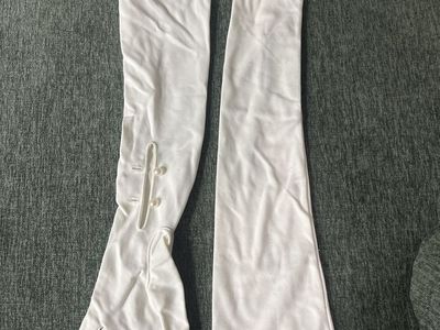 Vintage White Mousquetaire Opera-Length Evening Gloves - 1950s/60s Formal Wear with Pearl Buttons