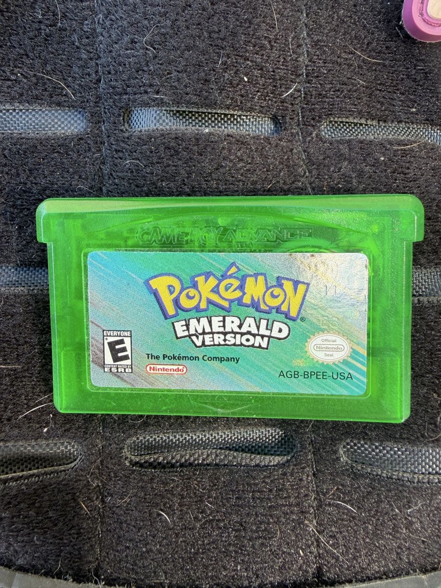 Pokemon emerald version original game boy game