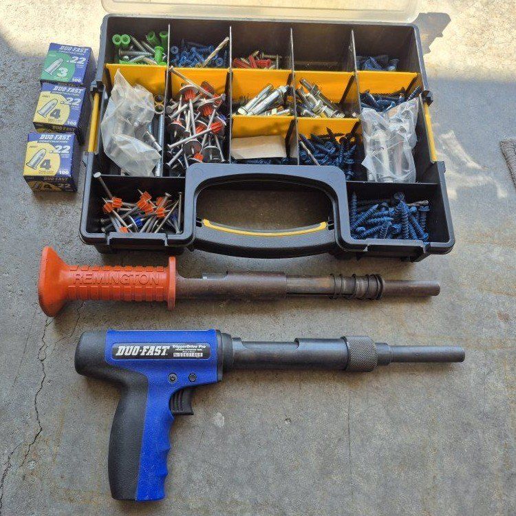 Duo-Fast DX 100 Powder-Actuated Tool Kit w/ Remington Stud Driver & Fasteners