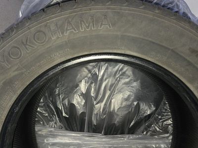 Set of 4 Yokohama 225/65R17 AVID Touring-S 102T Tires