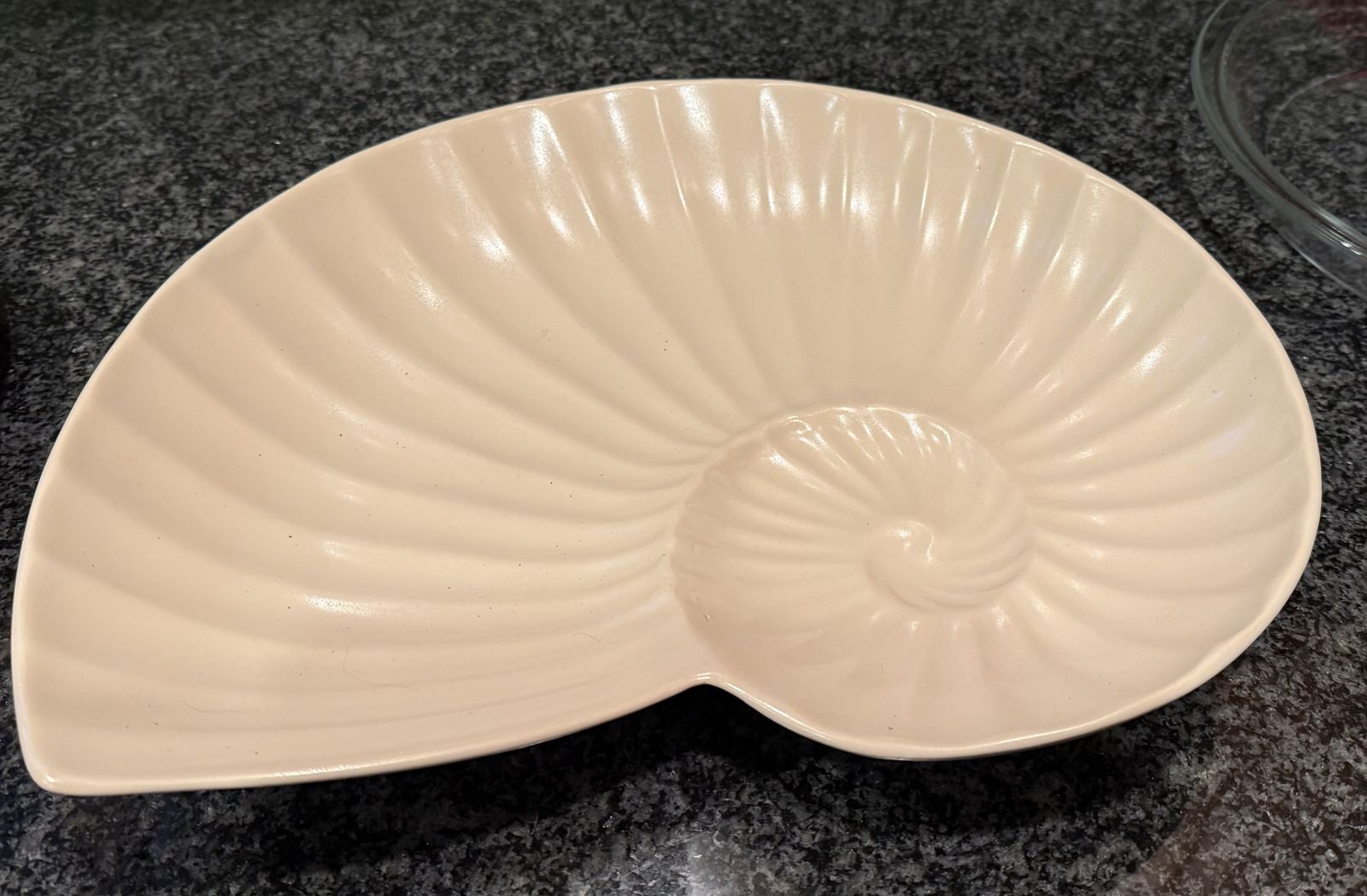 Ceramic shell plate